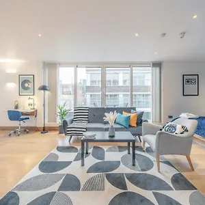 https://apt-kula-tower-hill.cambridgehotelsuk.com